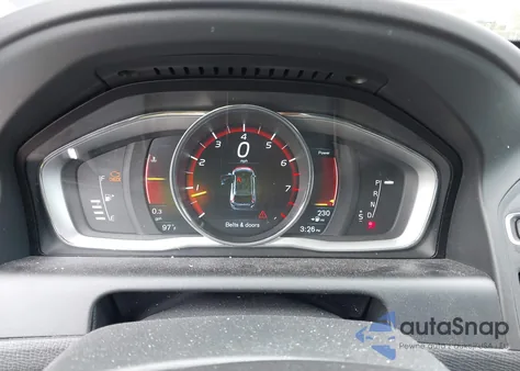 2016 Volvo Xc60 T5 Premier из США, поврежденный, VIN YV4612RK1G2788984